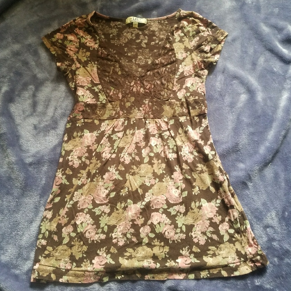 Cute flowery dressy shirt
